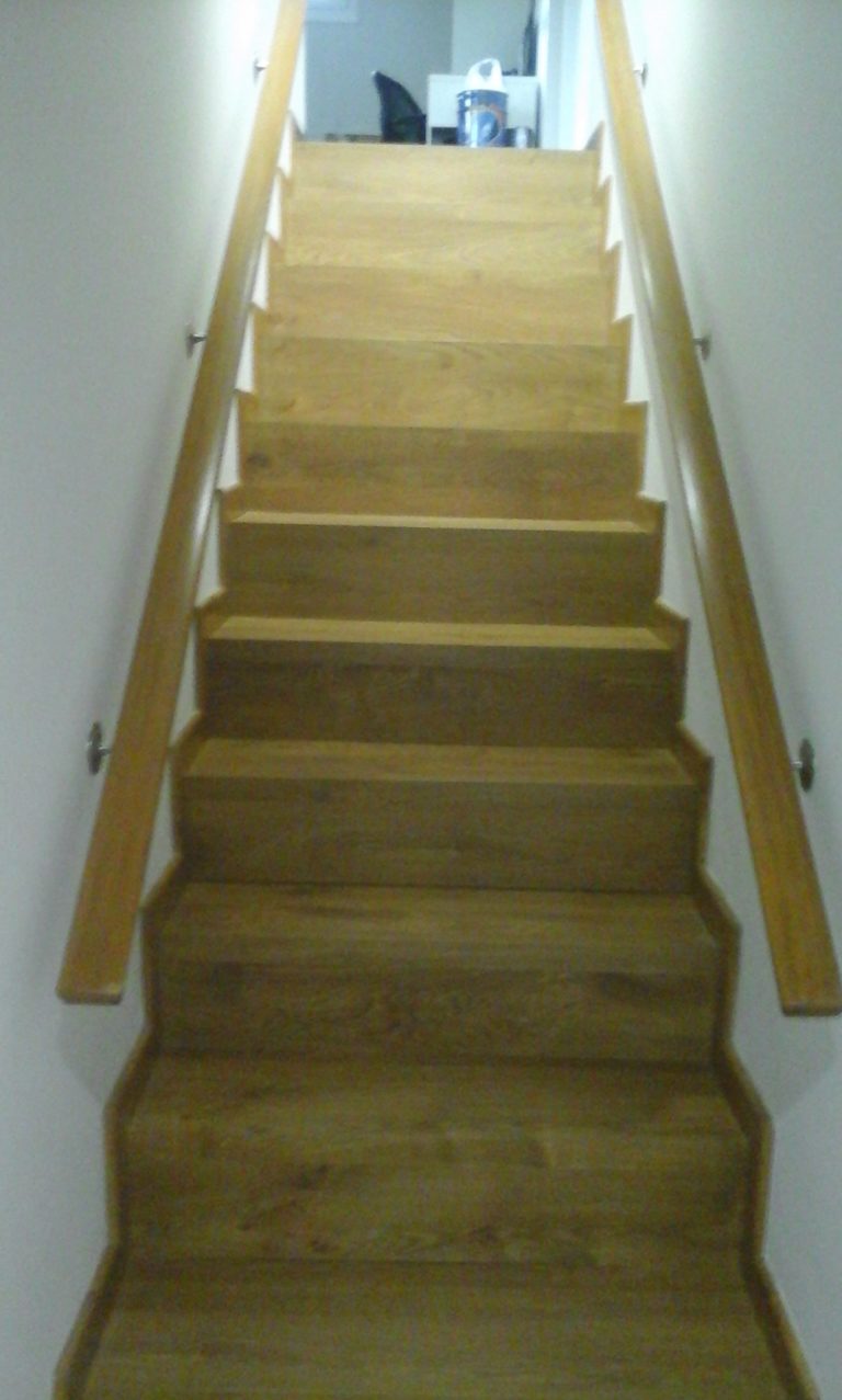 Escalones macizos en madera de roble - Interiors Paco Piña