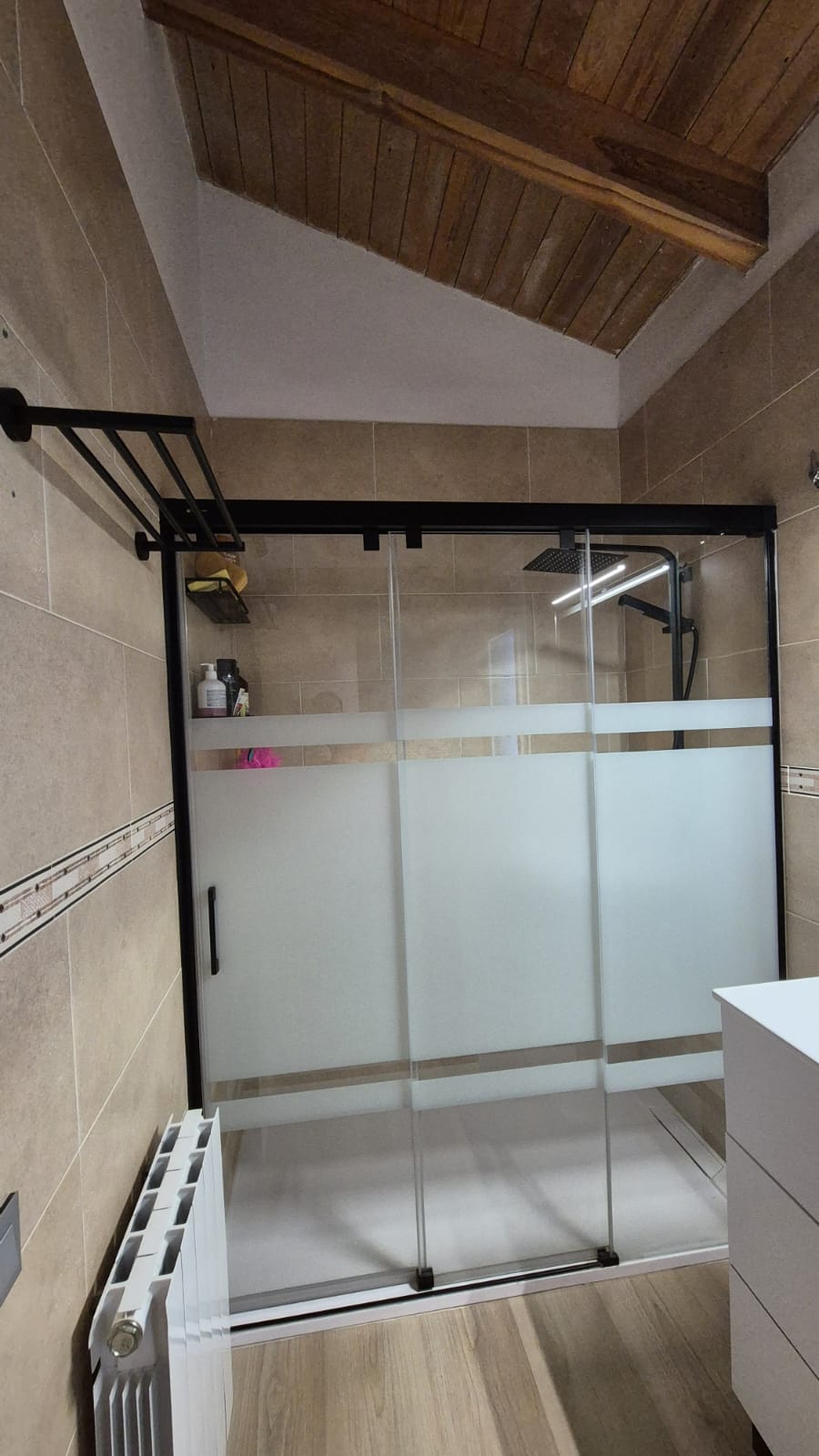 En Paco Piña Reformas realizamos este tipo de renovaciones parciales para que puedas disfrutar de un baño más moderno sin complicaciones innecesarias.