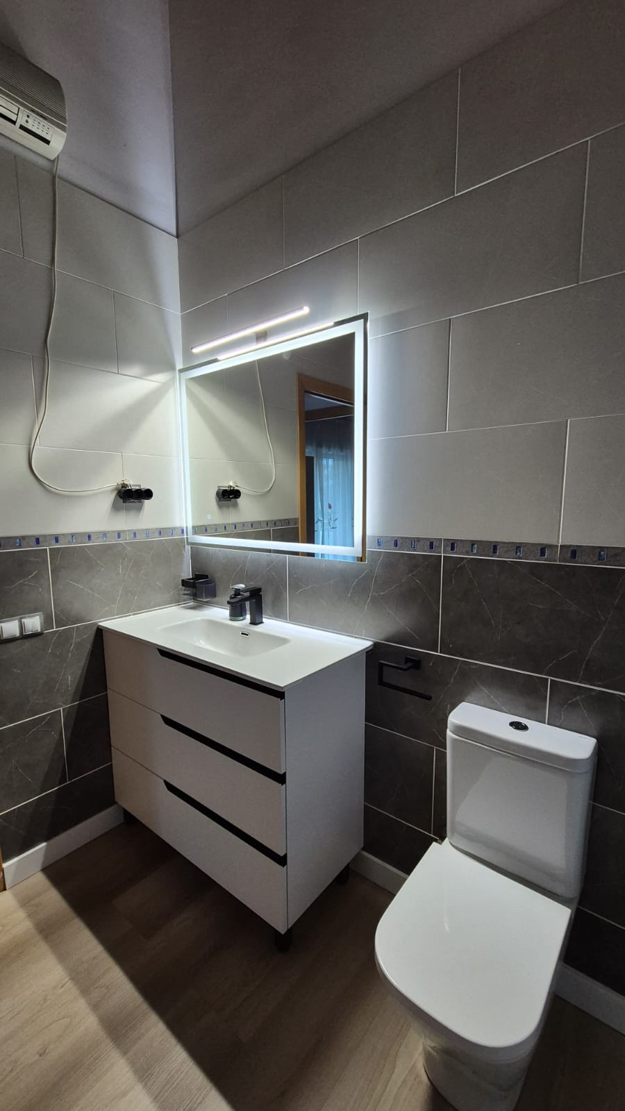 En Paco Piña Reformas realizamos este tipo de renovaciones parciales para que puedas disfrutar de un baño más moderno sin complicaciones innecesarias.
