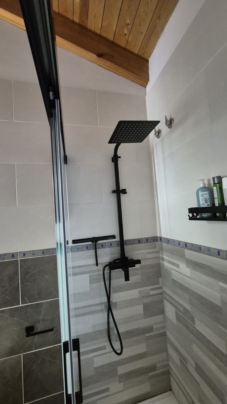 En Paco Piña Reformas realizamos este tipo de renovaciones parciales para que puedas disfrutar de un baño más moderno sin complicaciones innecesarias.