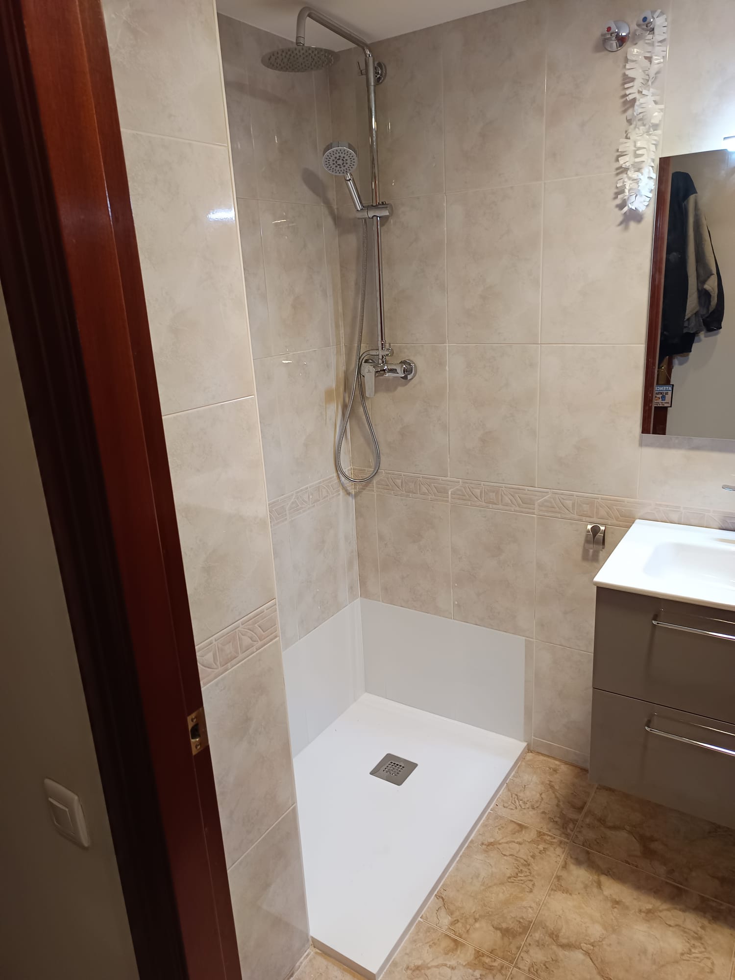 En Paco Piña Reformas realizamos este tipo de renovaciones parciales para que puedas disfrutar de un baño más moderno sin complicaciones innecesarias.