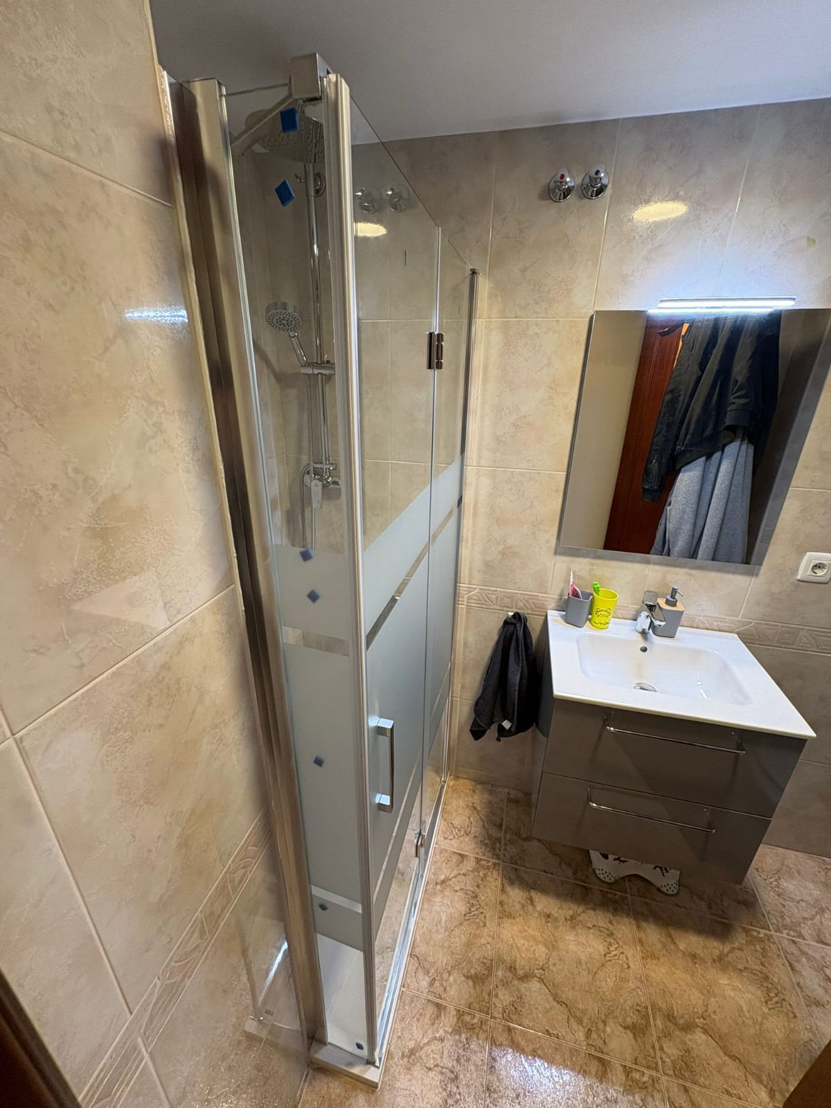 En Paco Piña Reformas realizamos este tipo de renovaciones parciales para que puedas disfrutar de un baño más moderno sin complicaciones innecesarias.