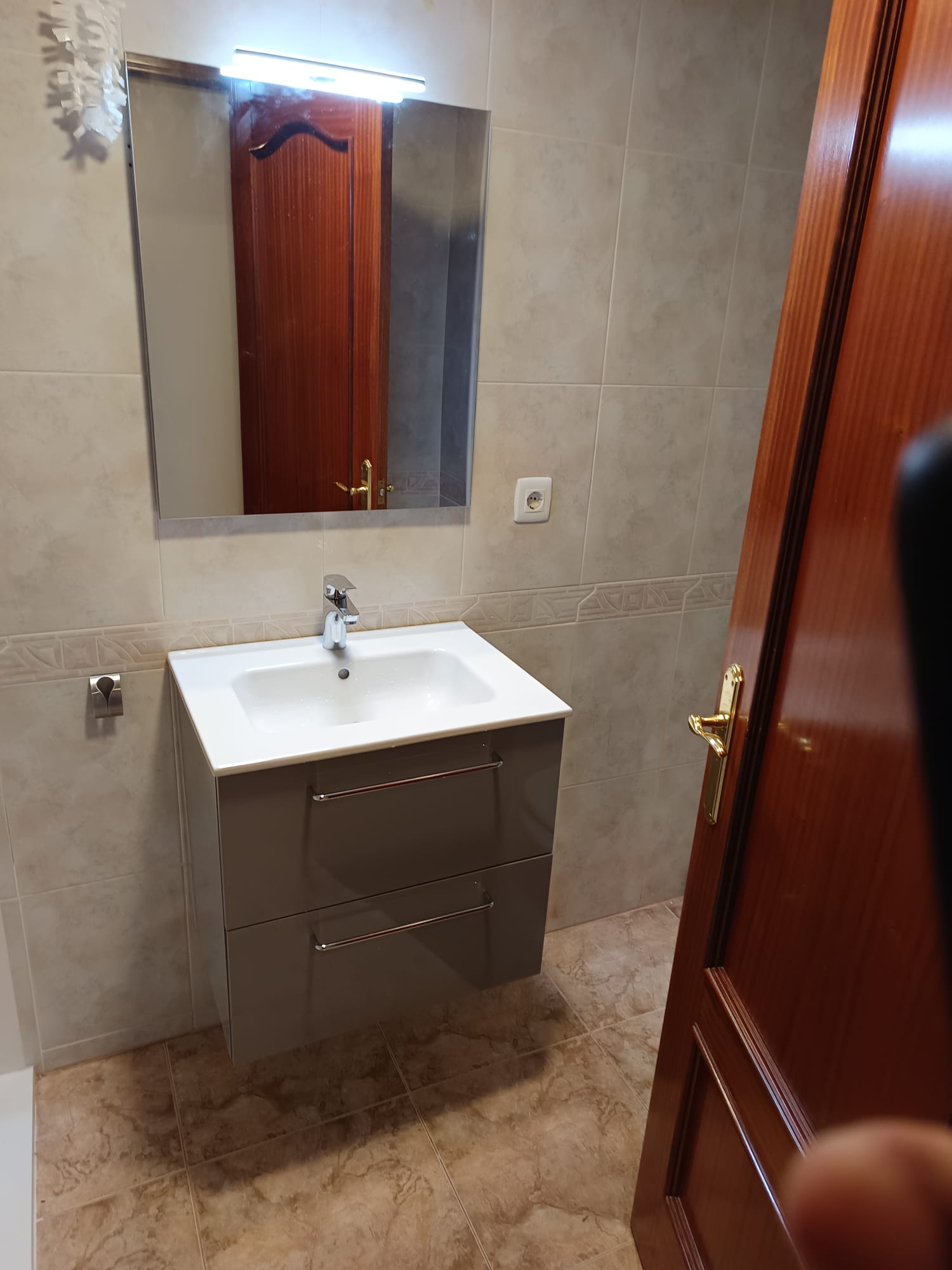 En Paco Piña Reformas realizamos este tipo de renovaciones parciales para que puedas disfrutar de un baño más moderno sin complicaciones innecesarias.